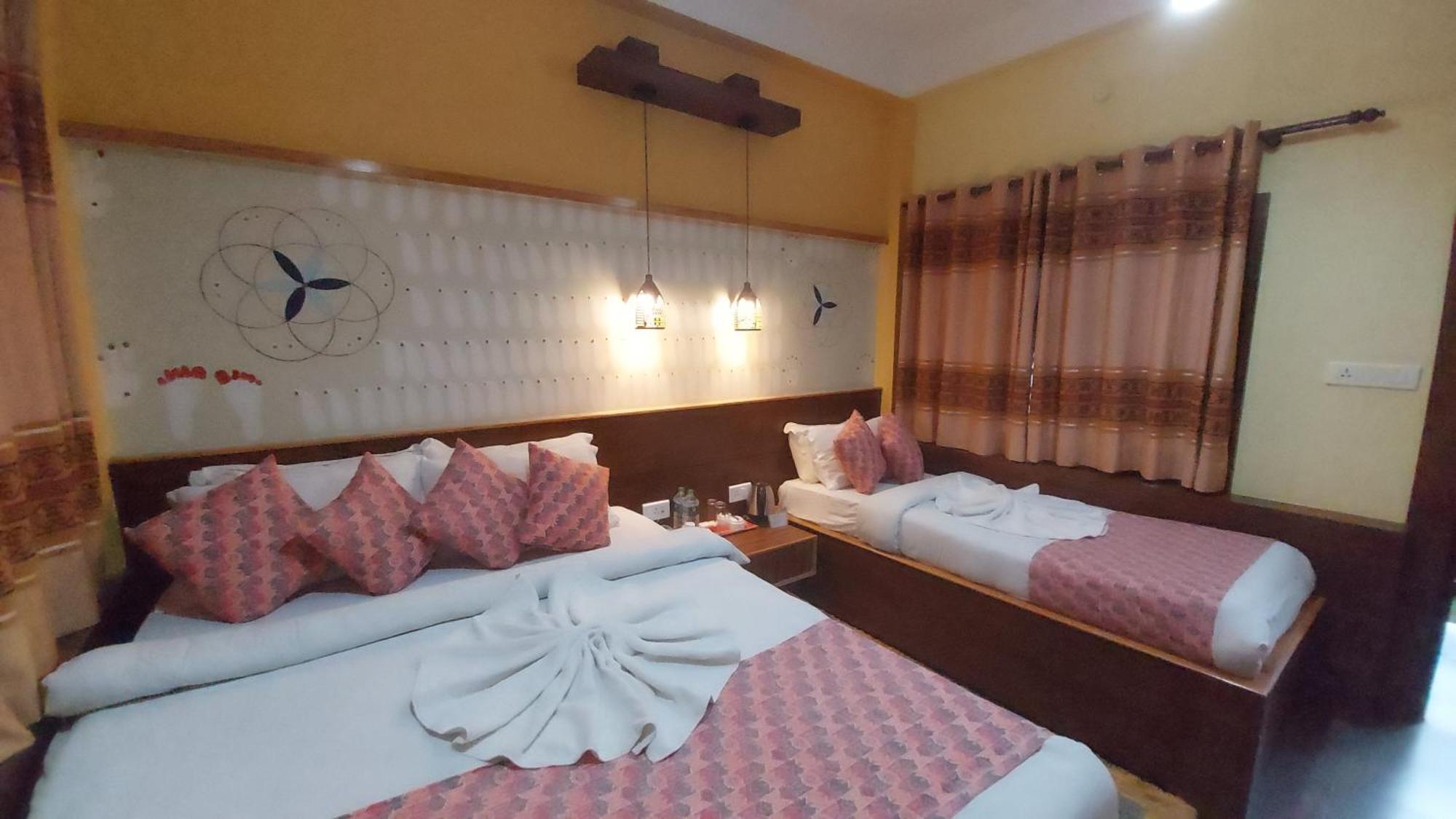 Royal Tiger Luxury Resort 4 Star سوراها المظهر الخارجي الصورة