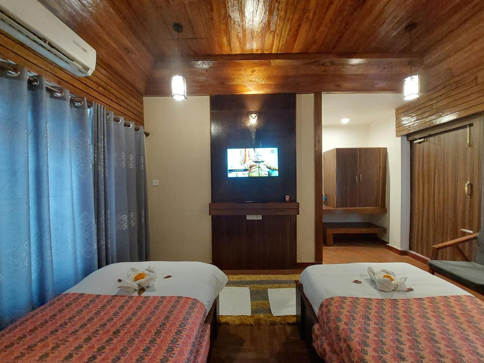 Royal Tiger Luxury Resort 4 Star سوراها المظهر الخارجي الصورة