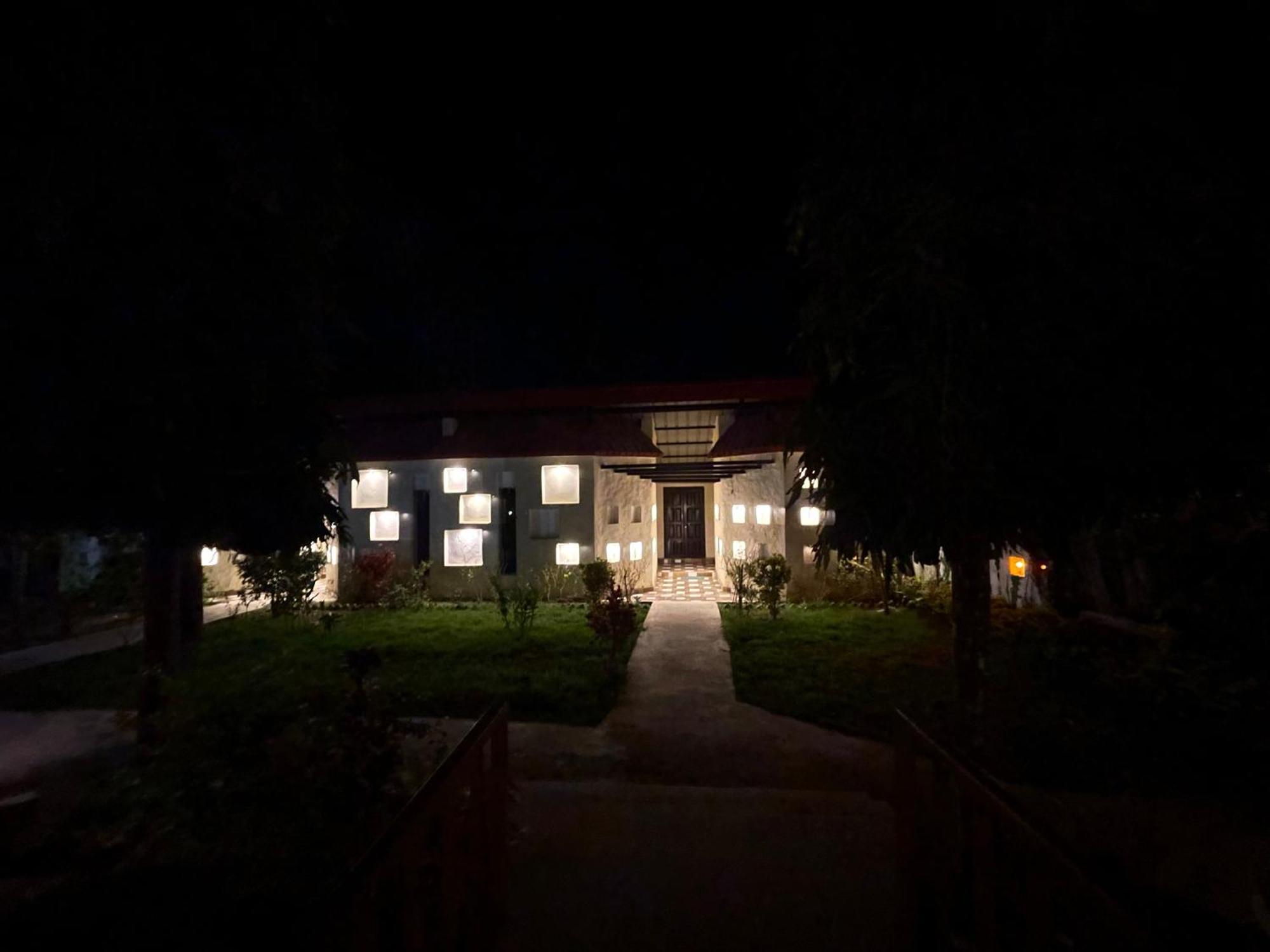 Royal Tiger Luxury Resort 4 Star سوراها المظهر الخارجي الصورة
