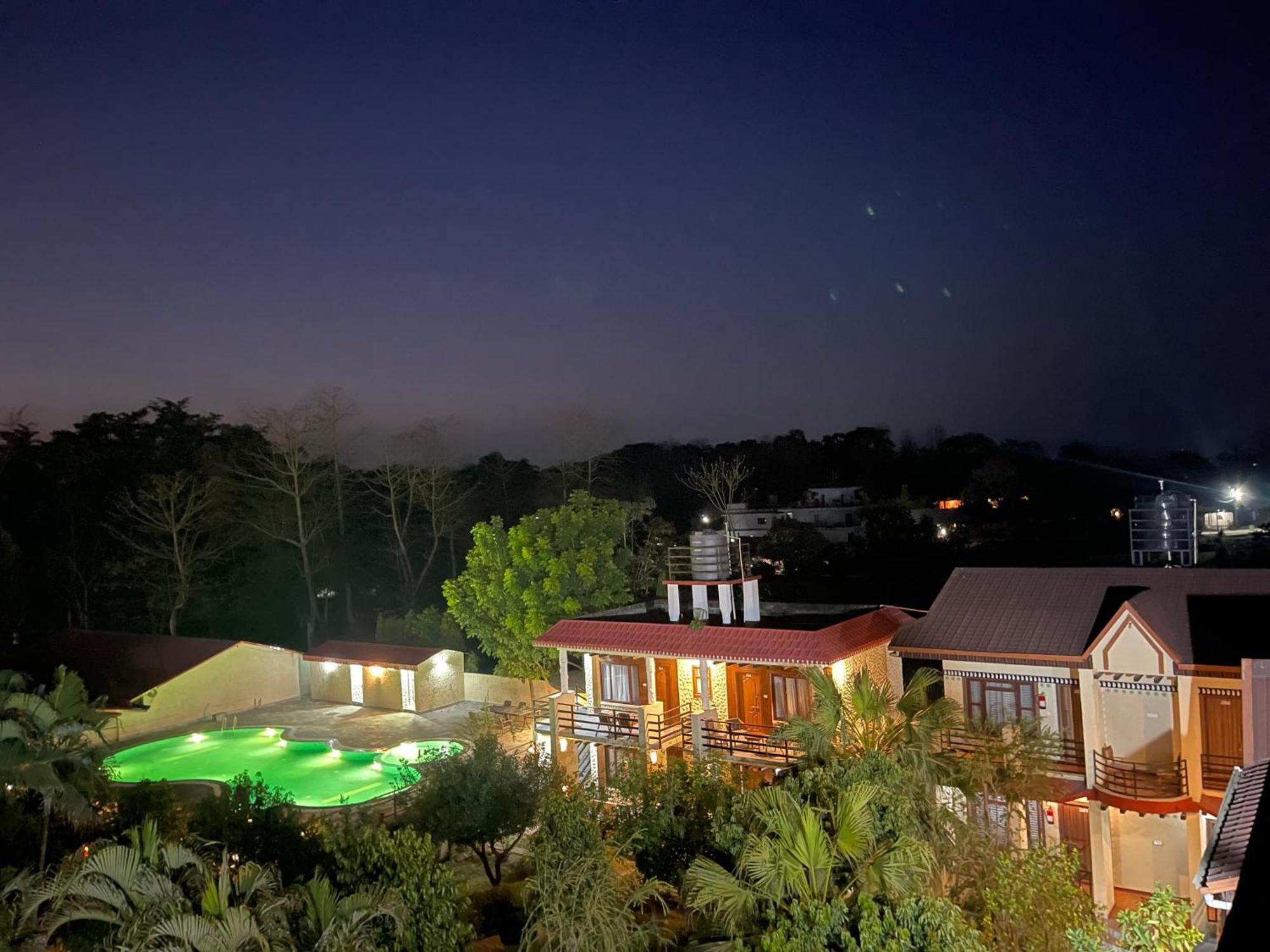 Royal Tiger Luxury Resort 4 Star سوراها المظهر الخارجي الصورة