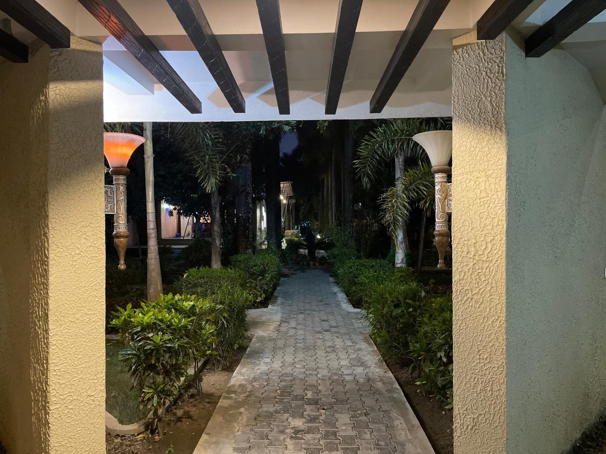 Royal Tiger Luxury Resort 4 Star سوراها المظهر الخارجي الصورة