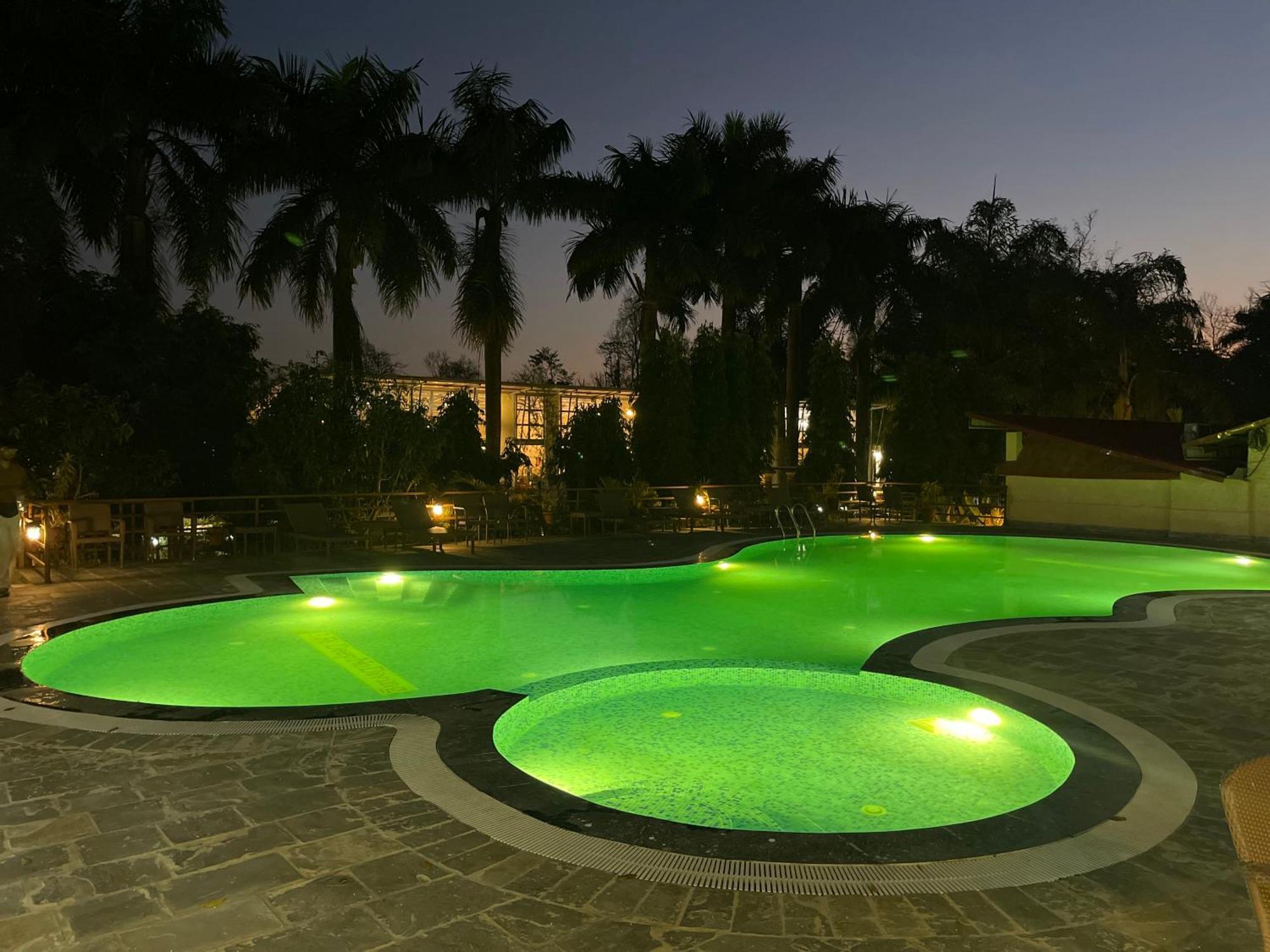 Royal Tiger Luxury Resort 4 Star سوراها المظهر الخارجي الصورة