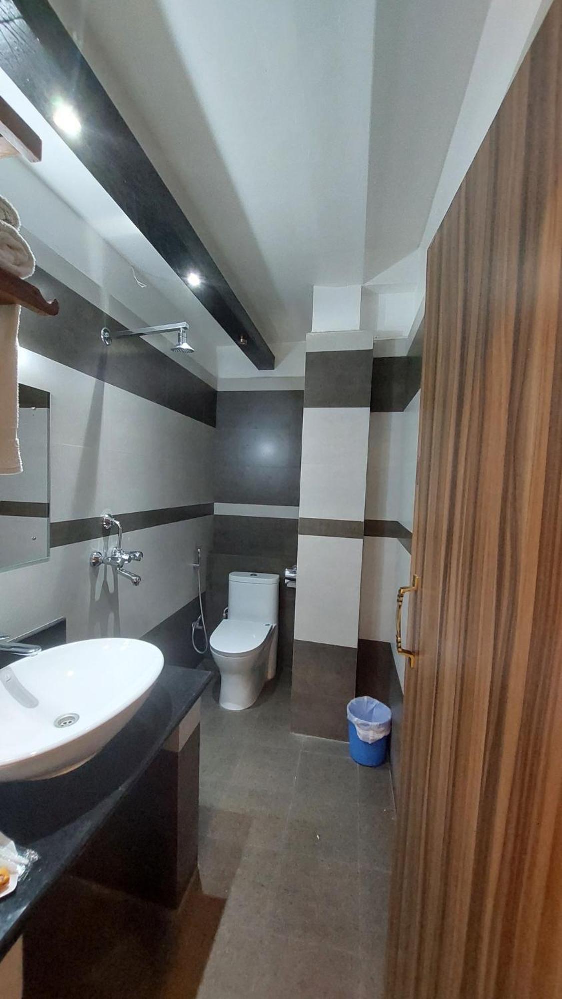 Royal Tiger Luxury Resort 4 Star سوراها المظهر الخارجي الصورة