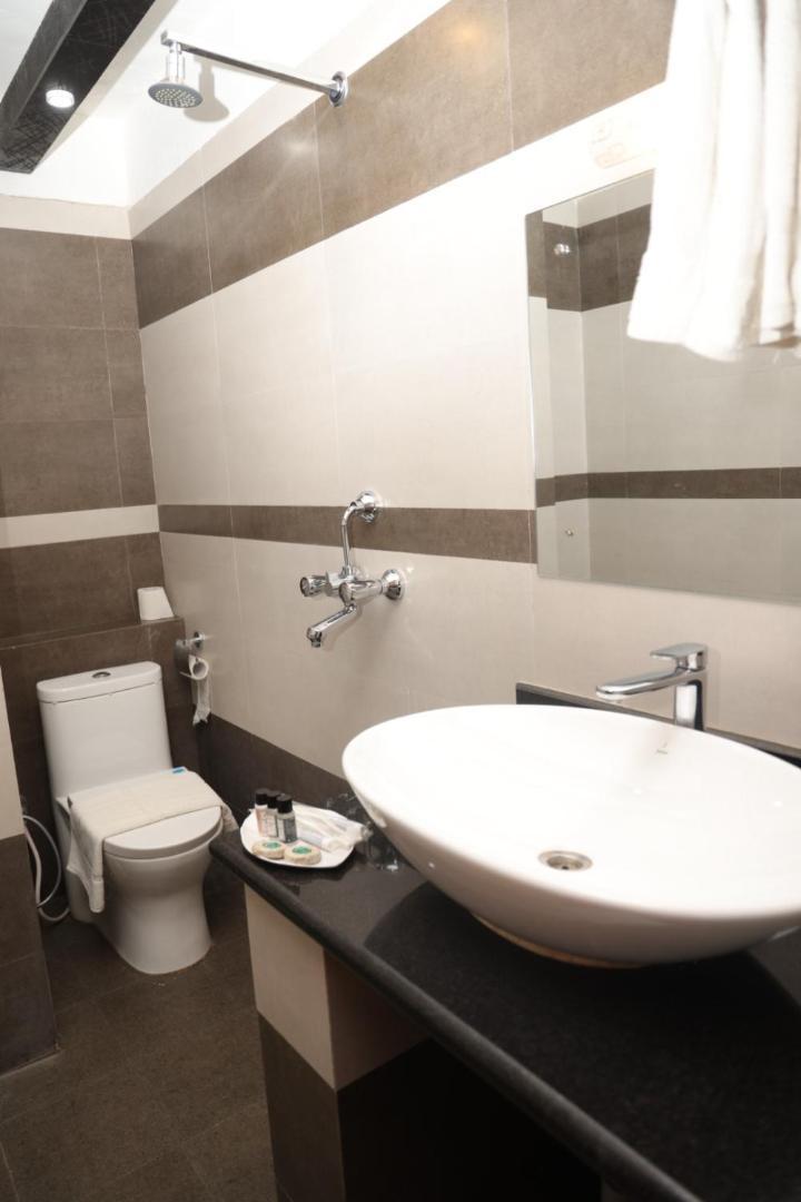 Royal Tiger Luxury Resort 4 Star سوراها المظهر الخارجي الصورة