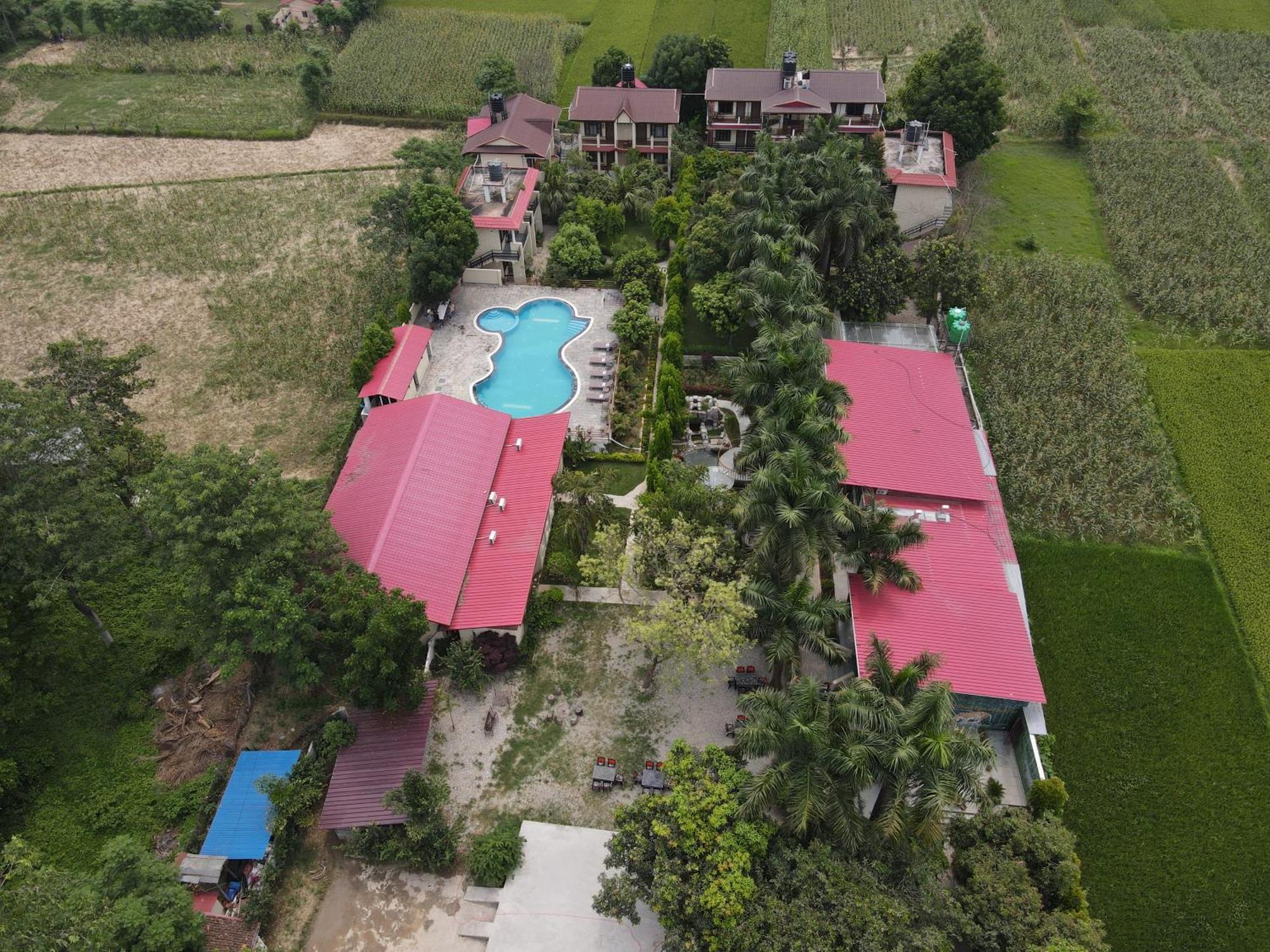 Royal Tiger Luxury Resort 4 Star سوراها المظهر الخارجي الصورة